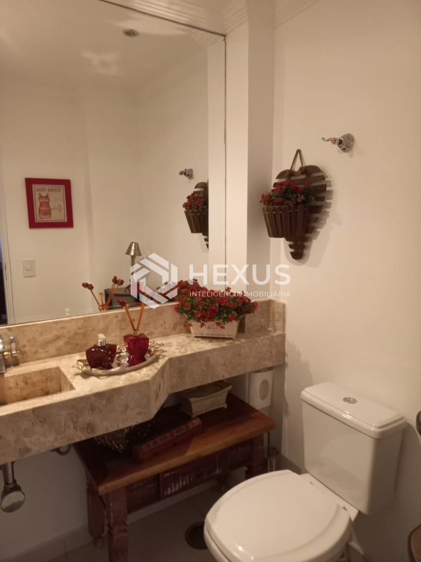 Foto 2 de Apartamento reformado com lazer a 1 quadra da praia nas Pitangueiras, Guarujá