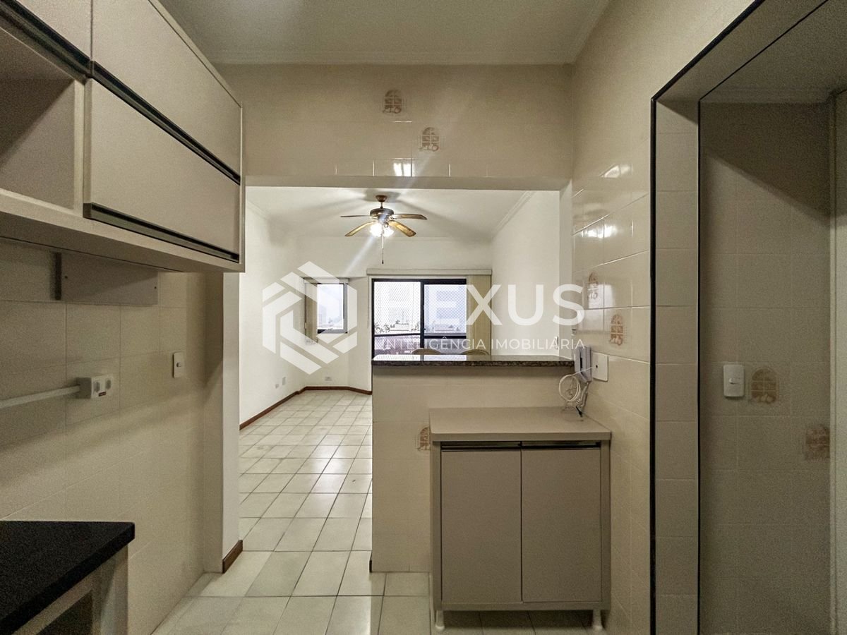 Foto 3 de Apartamento com varanda vista mar e lazer a 500m da praia na Enseada, Guarujá