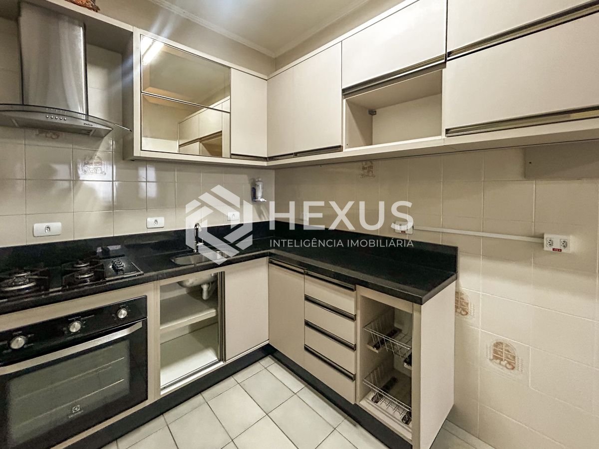 Foto 5 de Apartamento com varanda vista mar e lazer a 500m da praia na Enseada, Guarujá