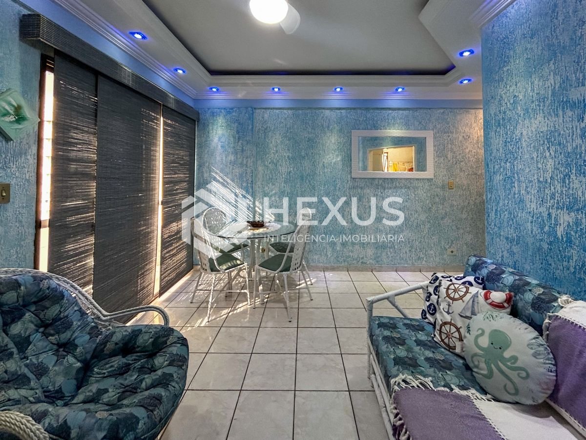 Foto 3 de Apartamento reformado com varanda e lazer a 500m da praia na Enseada, Guarujá