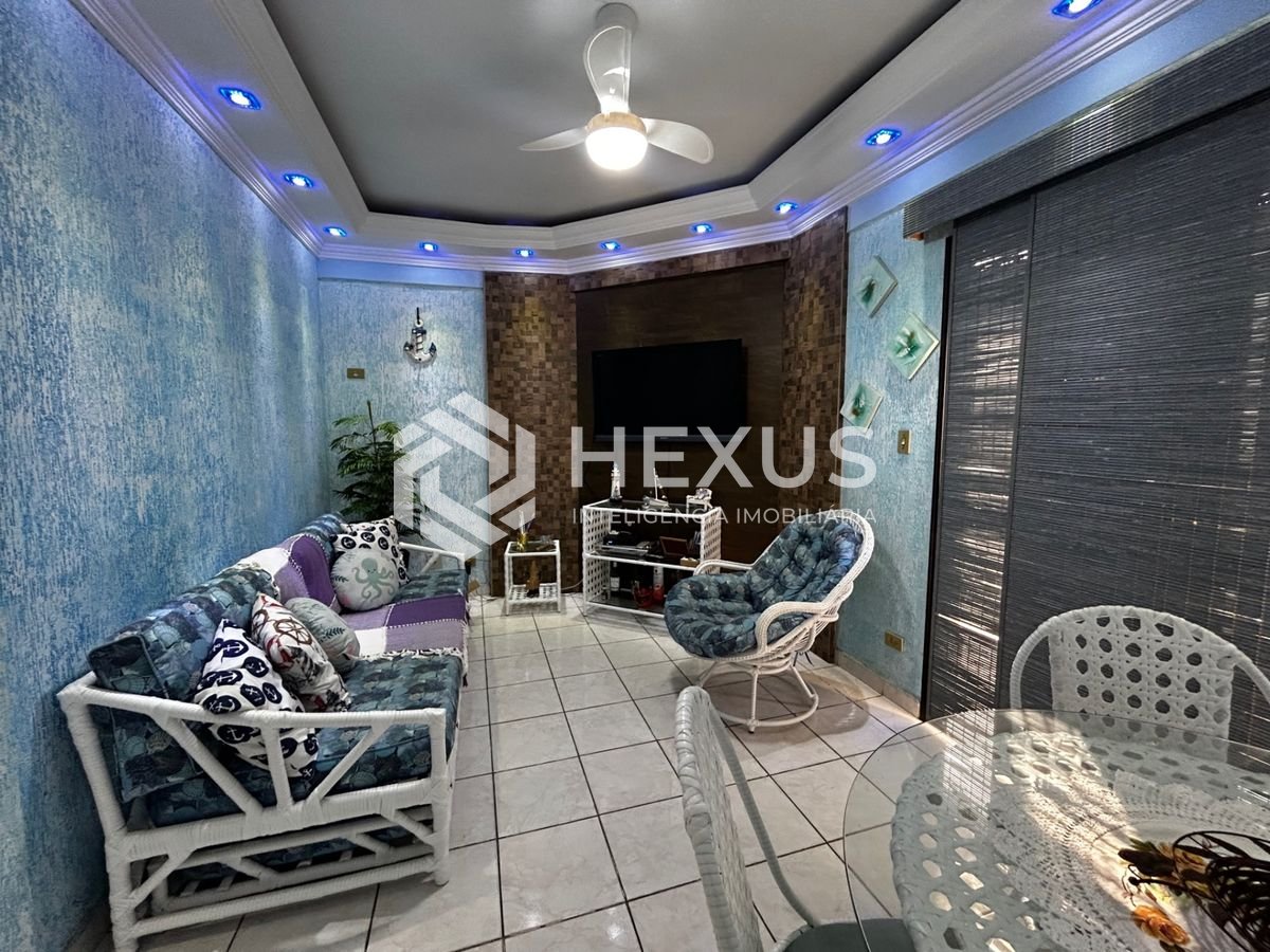 Foto 2 de Apartamento reformado com varanda e lazer a 500m da praia na Enseada, Guarujá