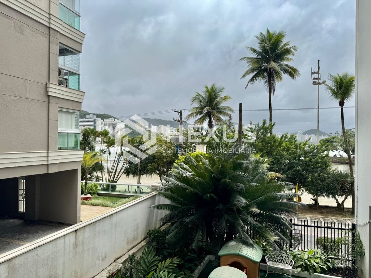 Foto 2 de Apartamento reformado frente mar com varanda vista mar piscina e lazer no Jardim Astúrias, Guarujá