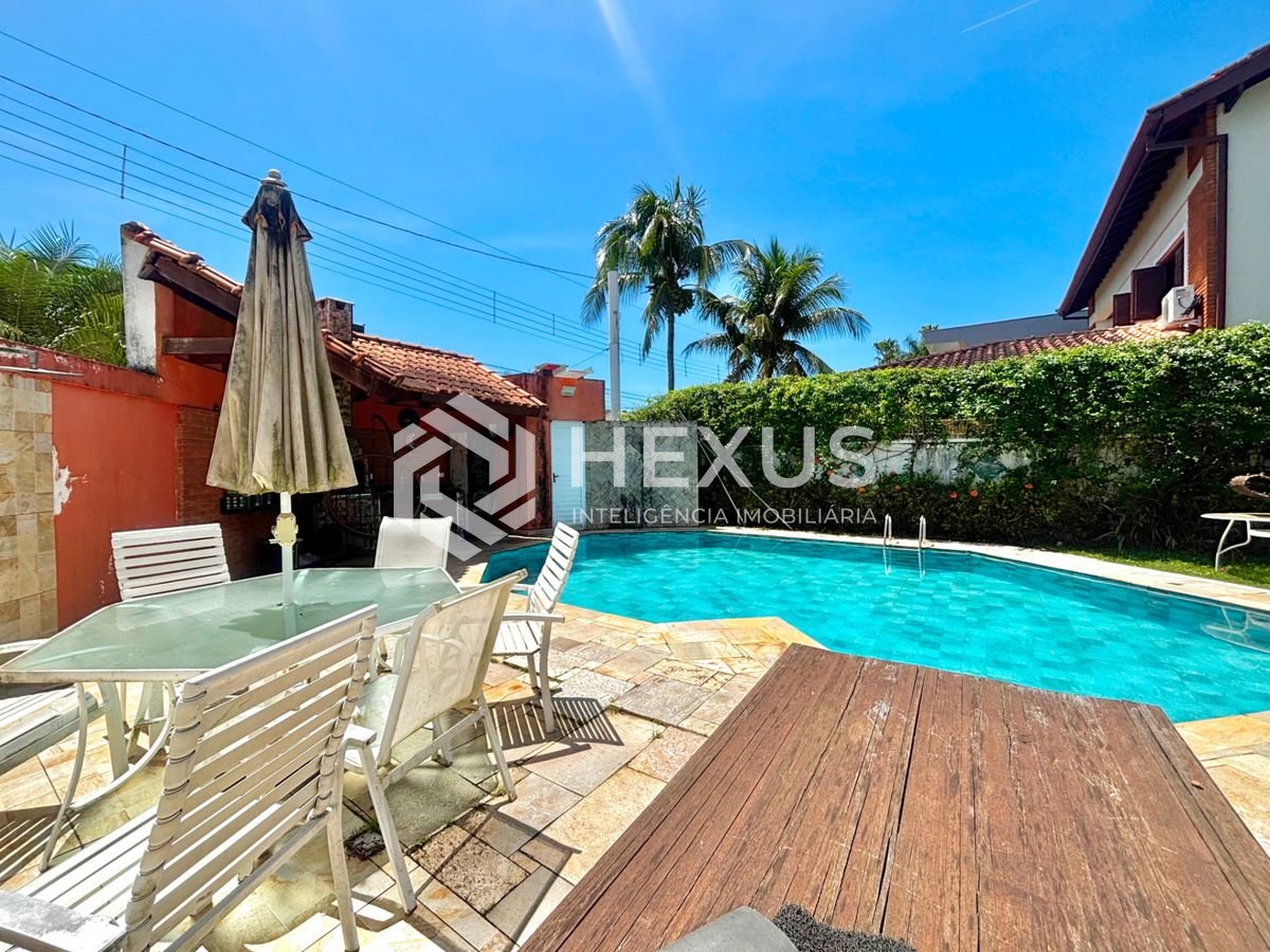 Foto 3 de Casa com piscina e área gourmet no Jardim Acapulco, Guarujá