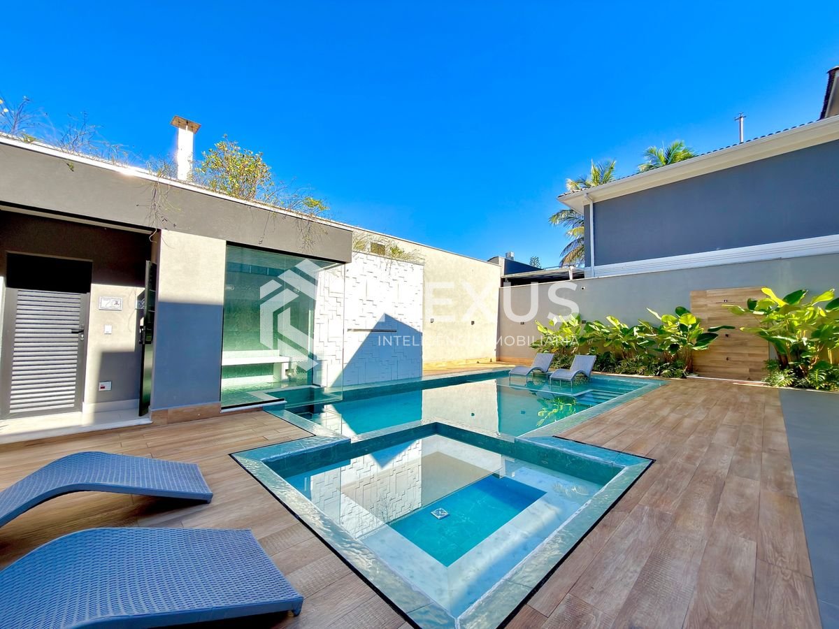 Foto 3 de Casa de alto padrão com piscina e área gourmet no Jardim Acapulco, Guarujá