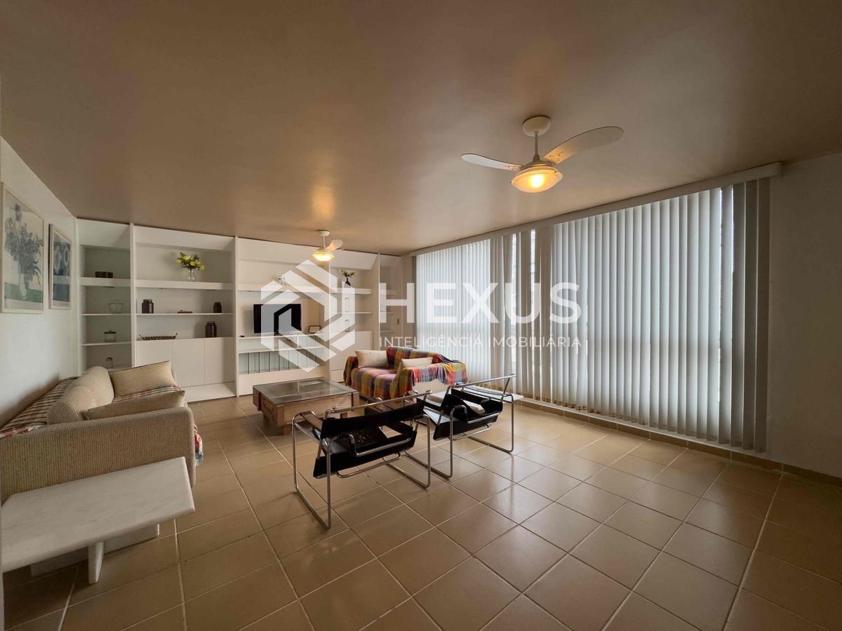 Foto 4 de Apartemento na quadra-mar da Praia das Pitangueiras à venda, Guarujá-SP.