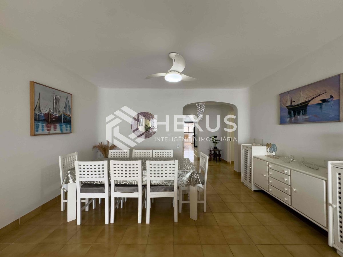 Foto 5 de Apartamento com varanda e vista mar a uma quadra da Praia das Pitangueiras à venda, Guarujá-SP.