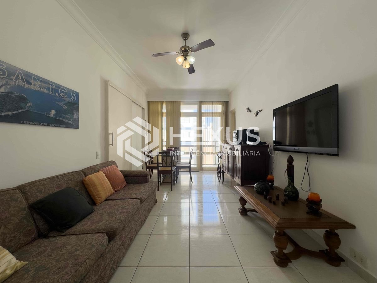 Foto 2 de Apartamento com varanda e vista mar na quadra-mar da Praia das Pitangueiras à venda, Guarujá-SP.