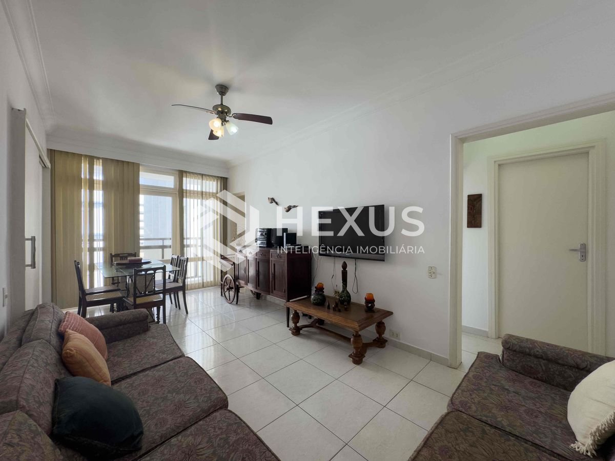 Foto 4 de Apartamento com varanda e vista mar na quadra-mar da Praia das Pitangueiras à venda, Guarujá-SP.
