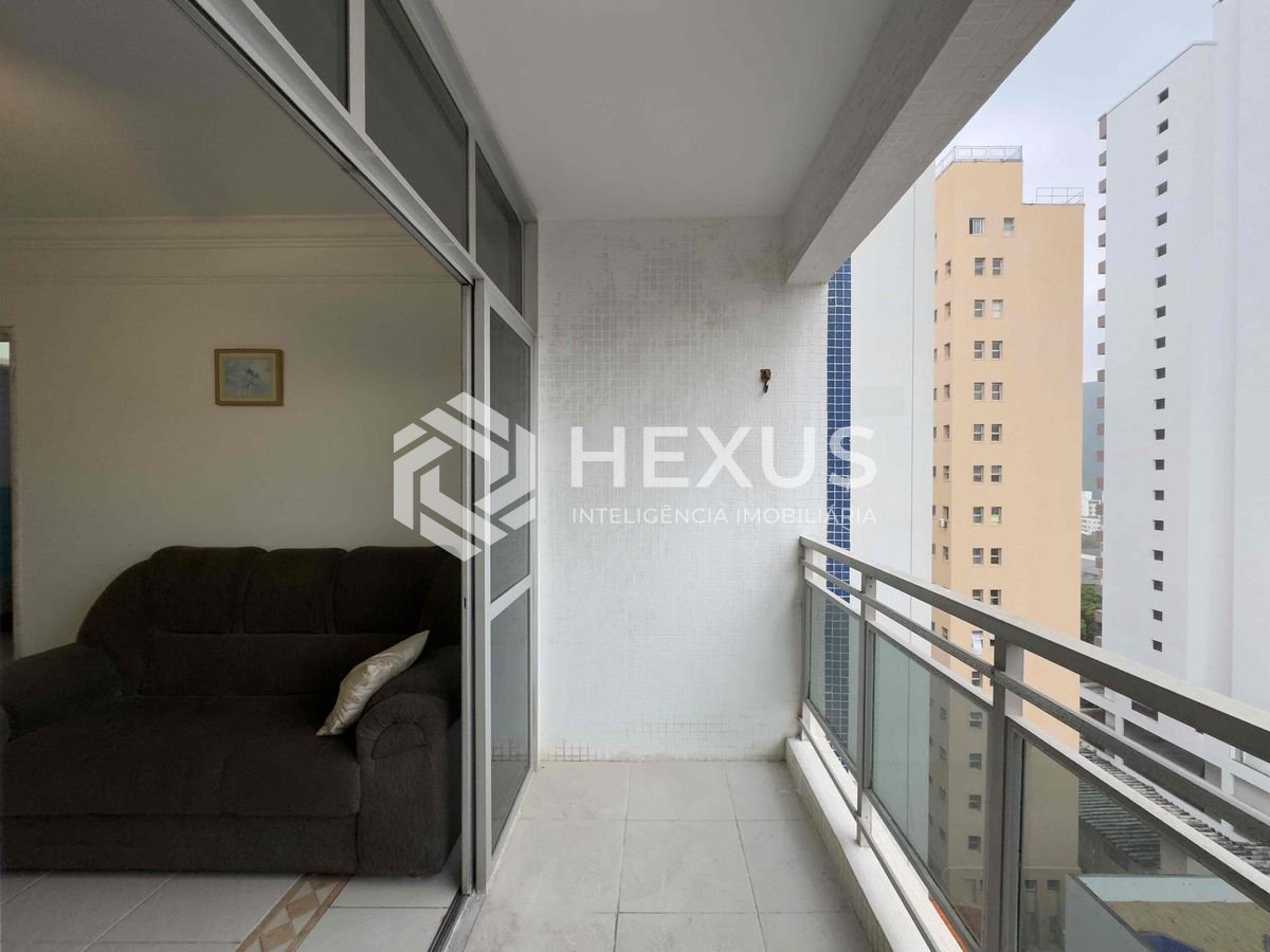 Foto 4 de Apartamento com varanda a 1 quadra do mar na Praia das Pitangueiras à venda, Guarujá-SP