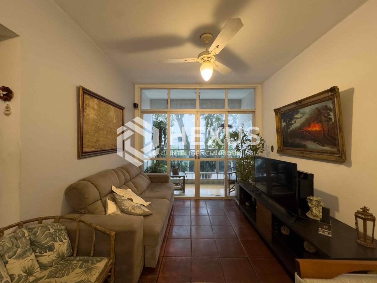 Foto 3 de Apartamento com varanda a 1 quadra do mar na Praia das Pitangueiras, Guaruja
