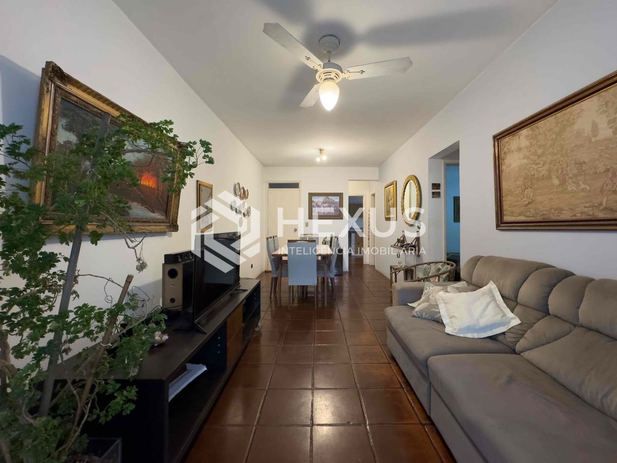 Foto 4 de Apartamento com varanda a 1 quadra do mar na Praia das Pitangueiras, Guaruja