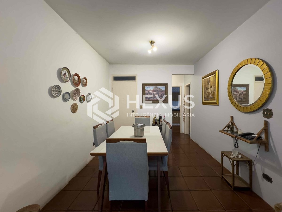 Foto 5 de Apartamento com varanda a 1 quadra do mar na Praia das Pitangueiras, Guaruja
