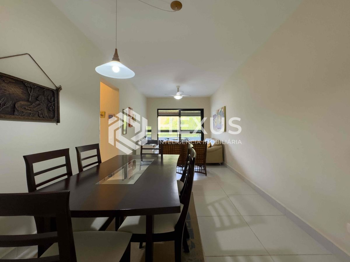 Foto 3 de Apartamento com varanda e lazer na beira mar da Praia das Pitangueiras, Guaruja