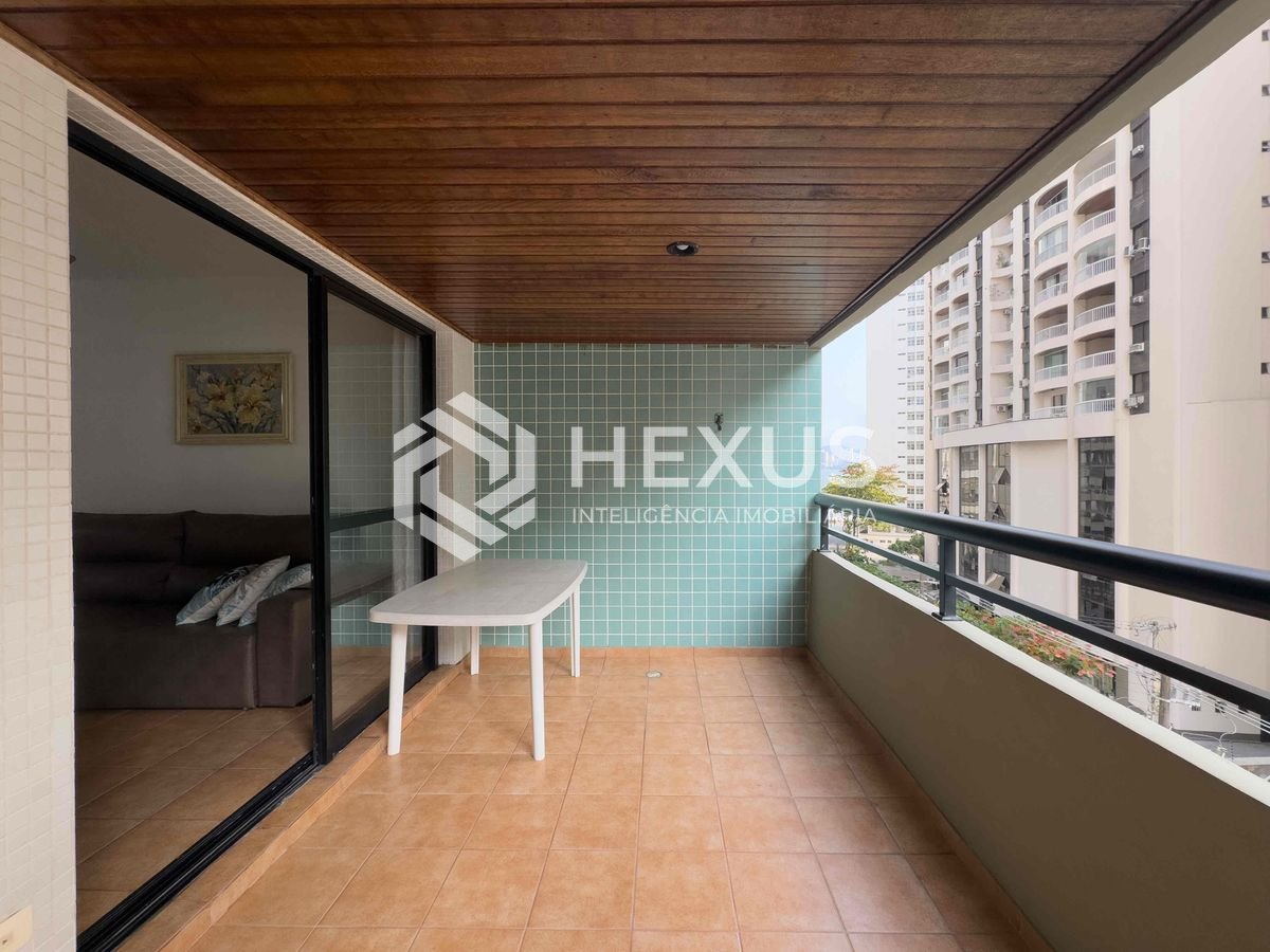 Foto 2 de Apartamento com varanda e lazer na beira mar da Praia das Pitangueiras, Guaruja