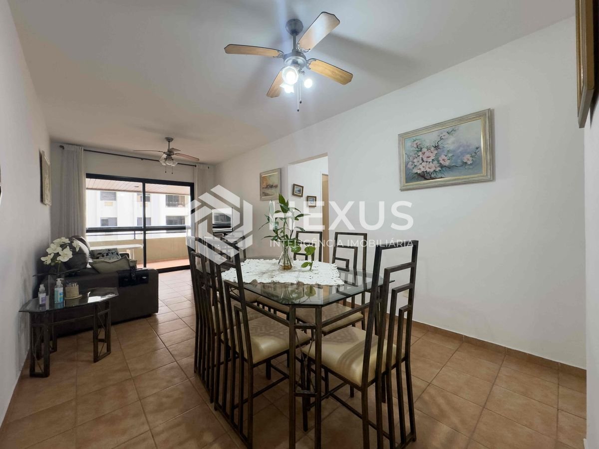 Foto 5 de Apartamento com varanda e lazer na beira mar da Praia das Pitangueiras, Guaruja