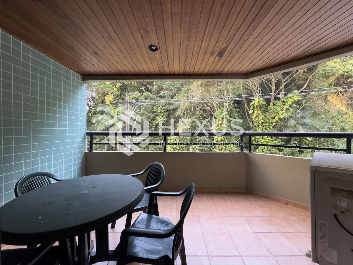 Foto 2 de Apartamento com varanda e lazer na quadra mar da Praia das Pitangueiras, Guaruja - Hexus