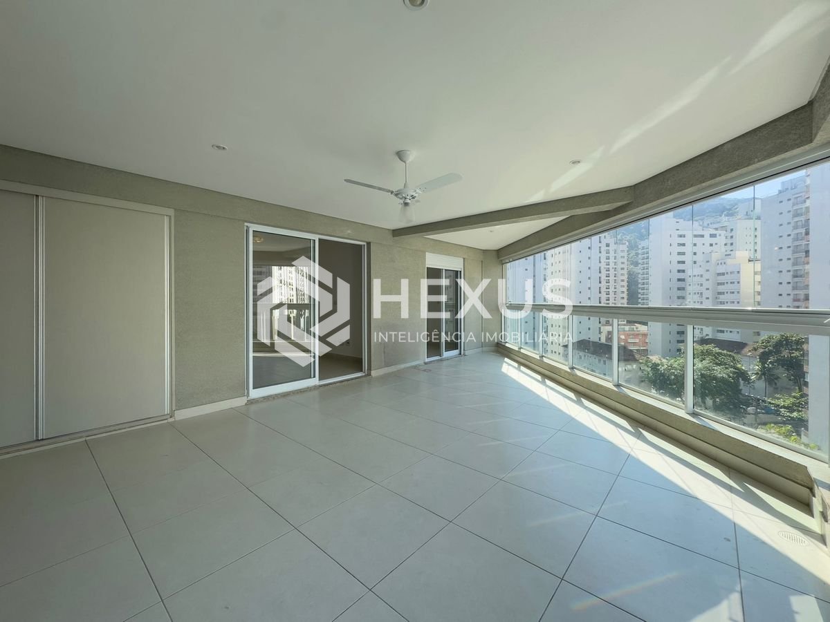 Foto 3 de Apartamento com varanda gourmet e lazer a duas quadras da Praia das Pitangueiras, Guaruja