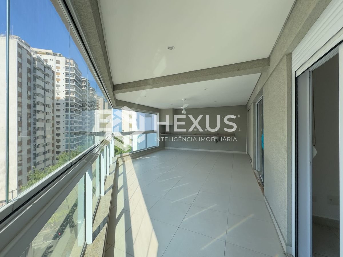 Foto 4 de Apartamento com varanda gourmet e lazer a duas quadras da Praia das Pitangueiras, Guaruja