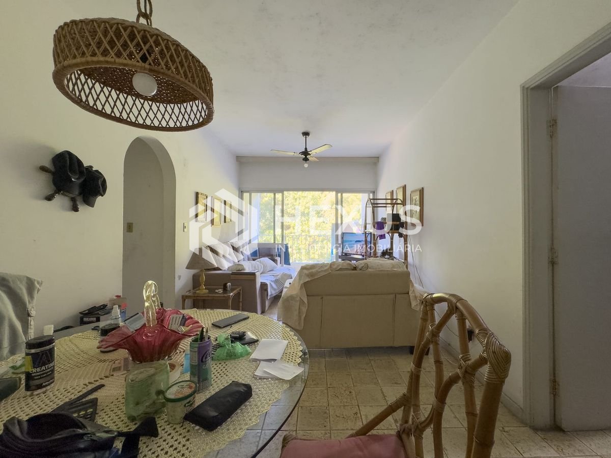Foto 4 de Apartamento com varanda na Praia do Tombo de 1 quarto com 1 vaga, Guarujá-SP.