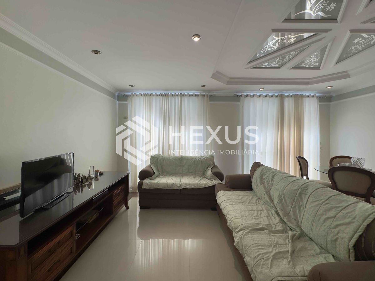 Foto 4 de Apartamento com varanda e vista mar a uma quadra da Praia das Pitangueiras à venda, Guarujá-SP.