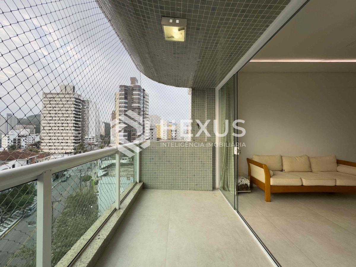 Foto 3 de Apartamento reformado com varanda na Praia das Astúrias, Guarujá