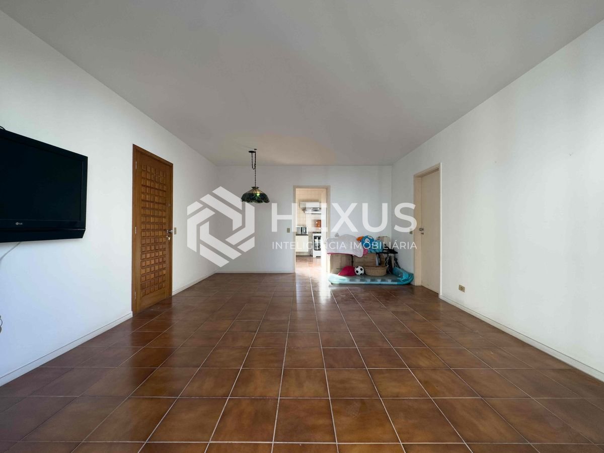 Foto 3 de Apartamento com varanda e lazer a duas quadras da Praia das Pitangueiras, Guaruja