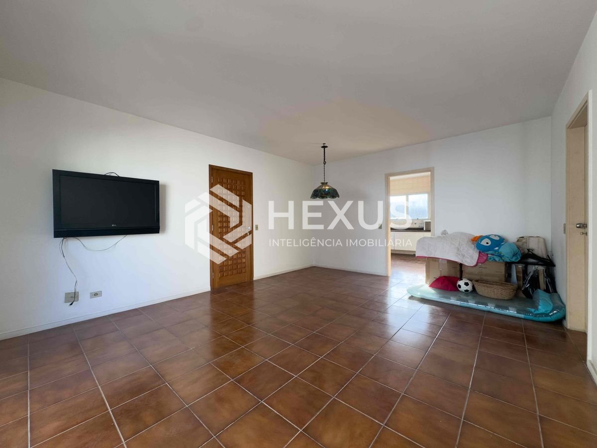 Foto 4 de Apartamento com varanda e lazer a duas quadras da Praia das Pitangueiras, Guaruja