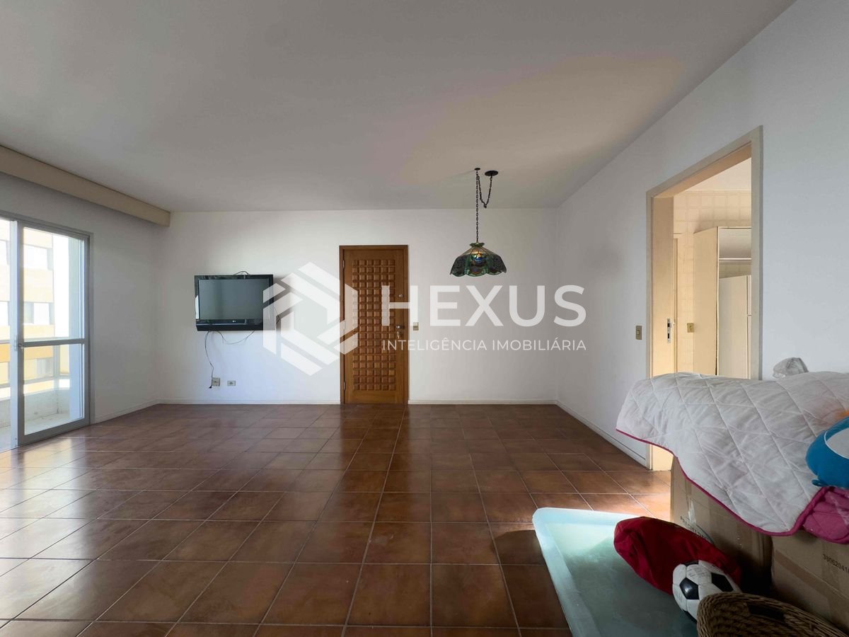 Foto 5 de Apartamento com varanda e lazer a duas quadras da Praia das Pitangueiras, Guaruja