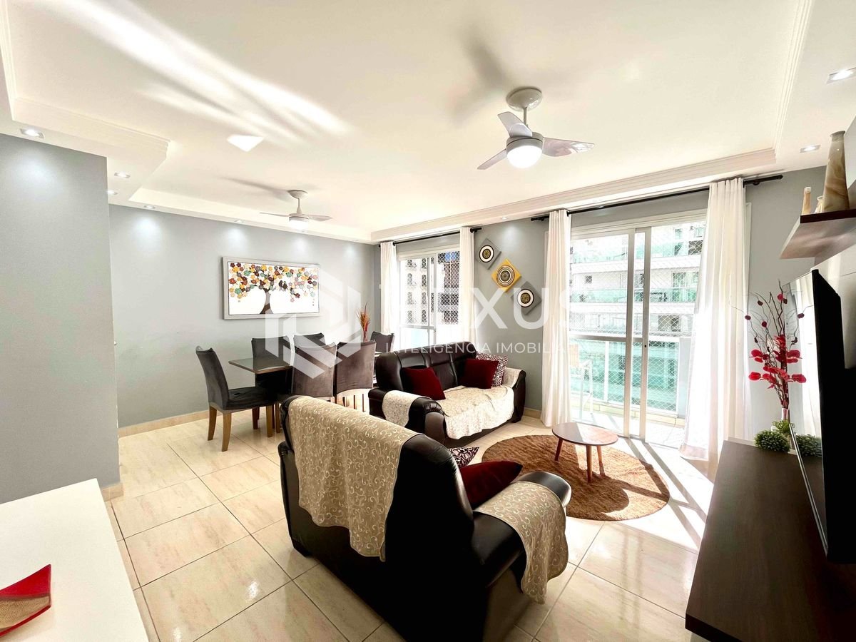 Foto 4 de Apartamento com varanda a uma quadra da Praia das Pitangueiras, Guarujá-SP.