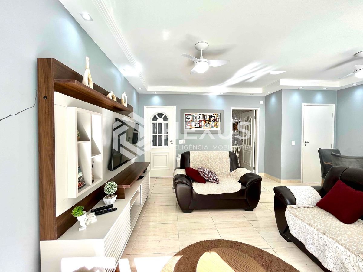 Foto 5 de Apartamento com varanda a uma quadra da Praia das Pitangueiras, Guarujá-SP.