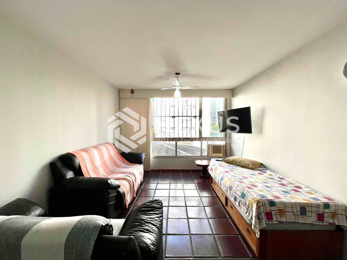 Foto 2 de Apartamento a uma quadra da Praia das Pitangueiras, Guaruja