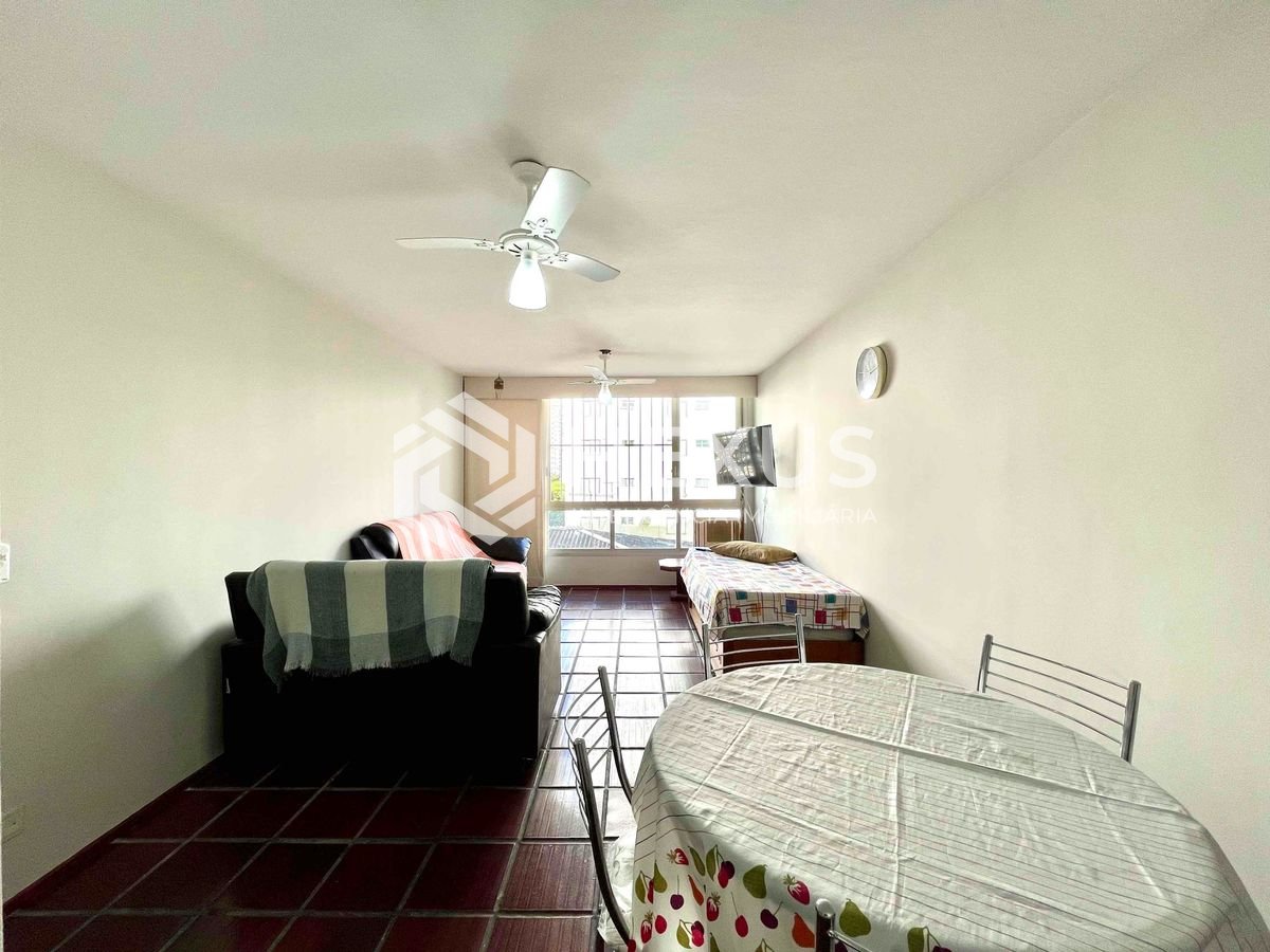 Foto 3 de Apartamento a uma quadra da Praia das Pitangueiras, Guaruja