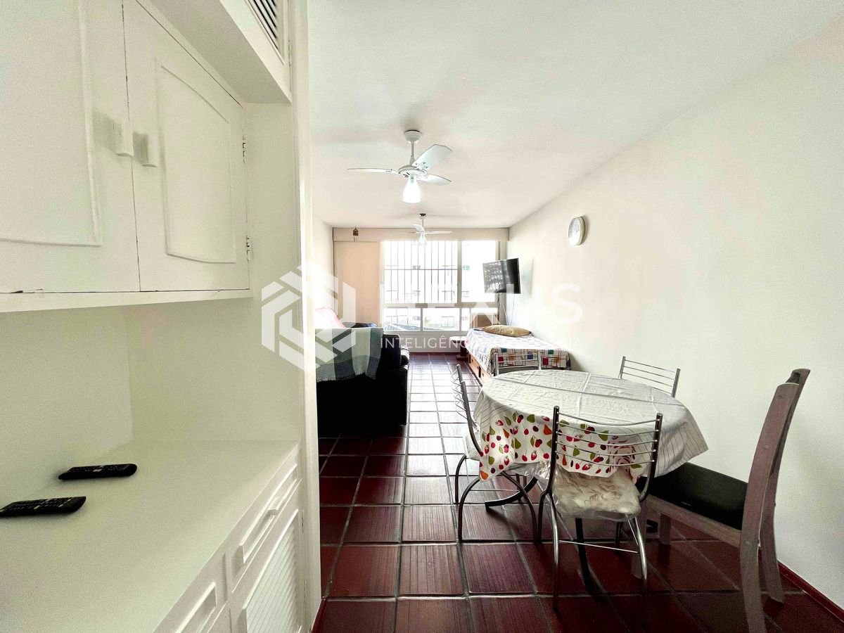 Foto 5 de Apartamento a uma quadra da Praia das Pitangueiras, Guaruja