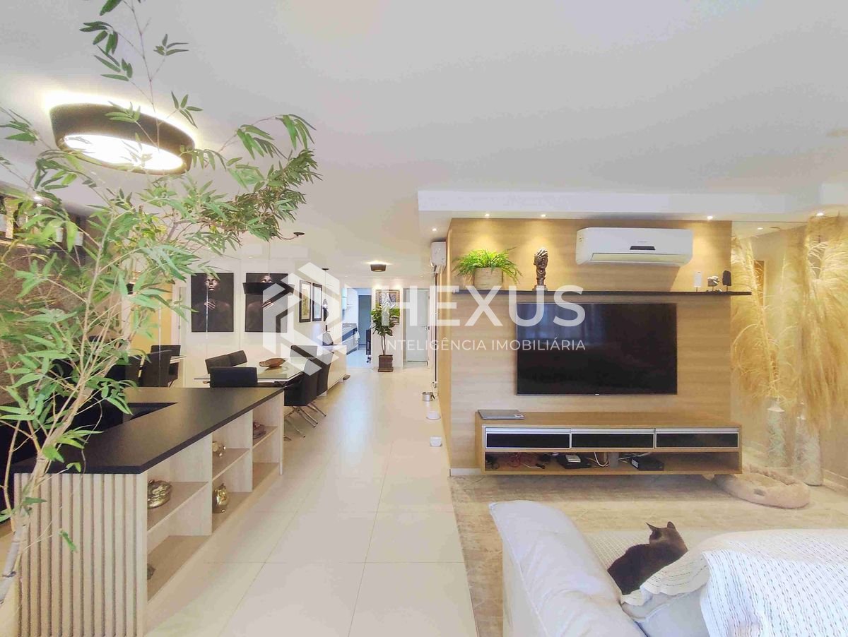 Foto 2 de Apartamento reformado com varanda gourmet e lazer, predio novo, na Praia das Pitangueiras, Guaruja