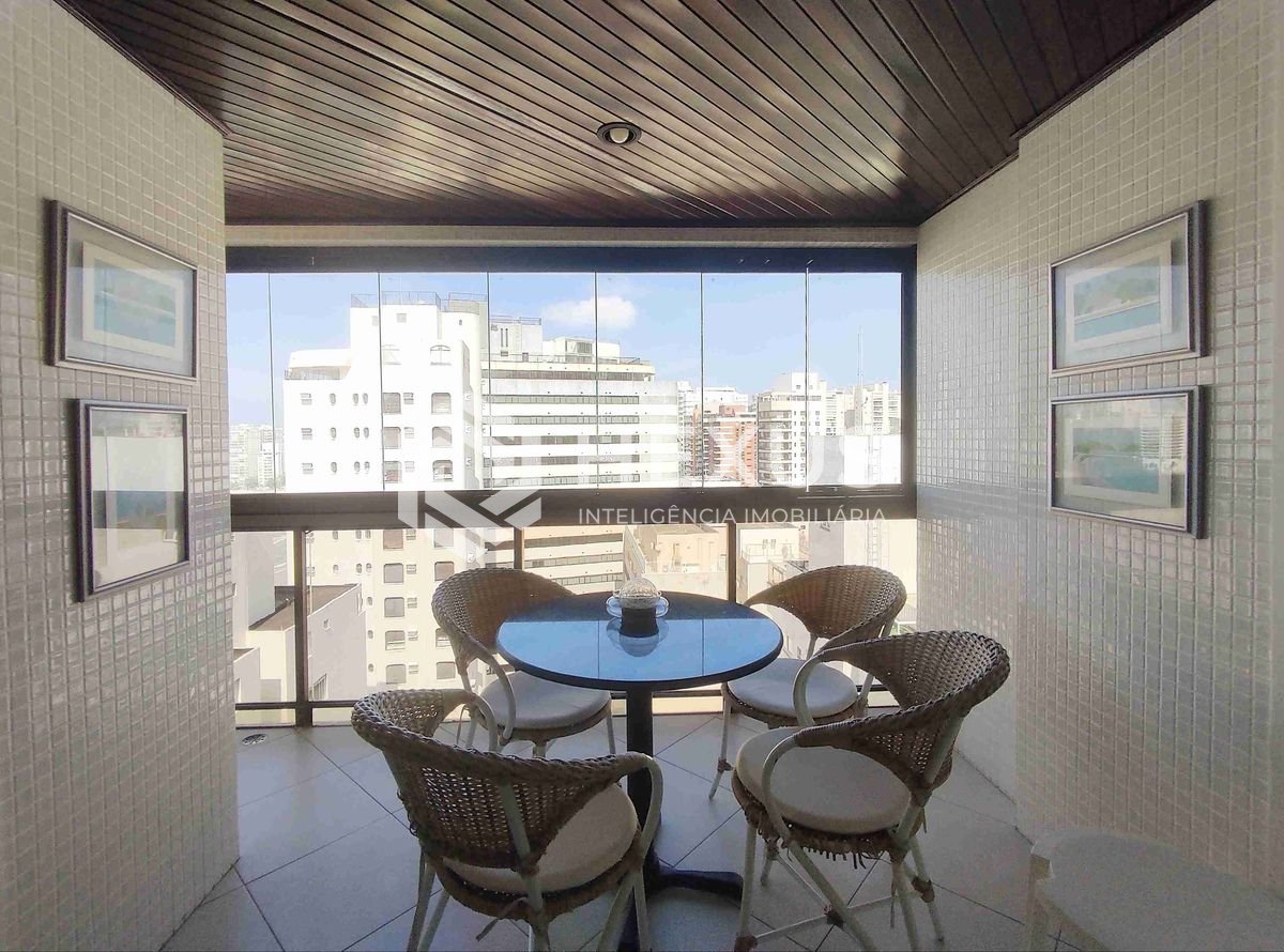 Foto 5 de Apartamento reformado com varanda e lazer na beira mar da Praia das Asturias, Guaruja