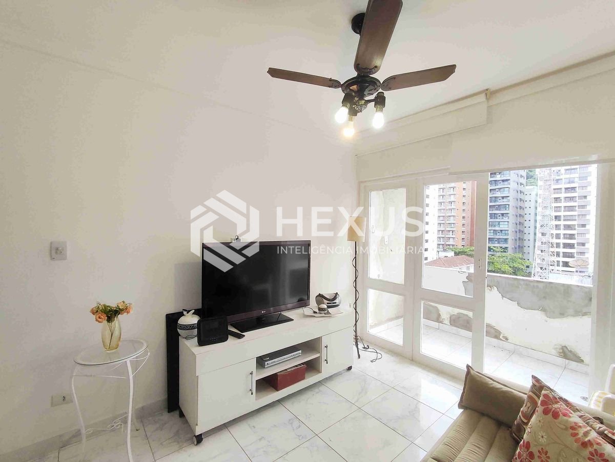 Foto 2 de Apartamento com varanda e vista livre, duas quadras da Praia das Pitangueiras, Guaruja