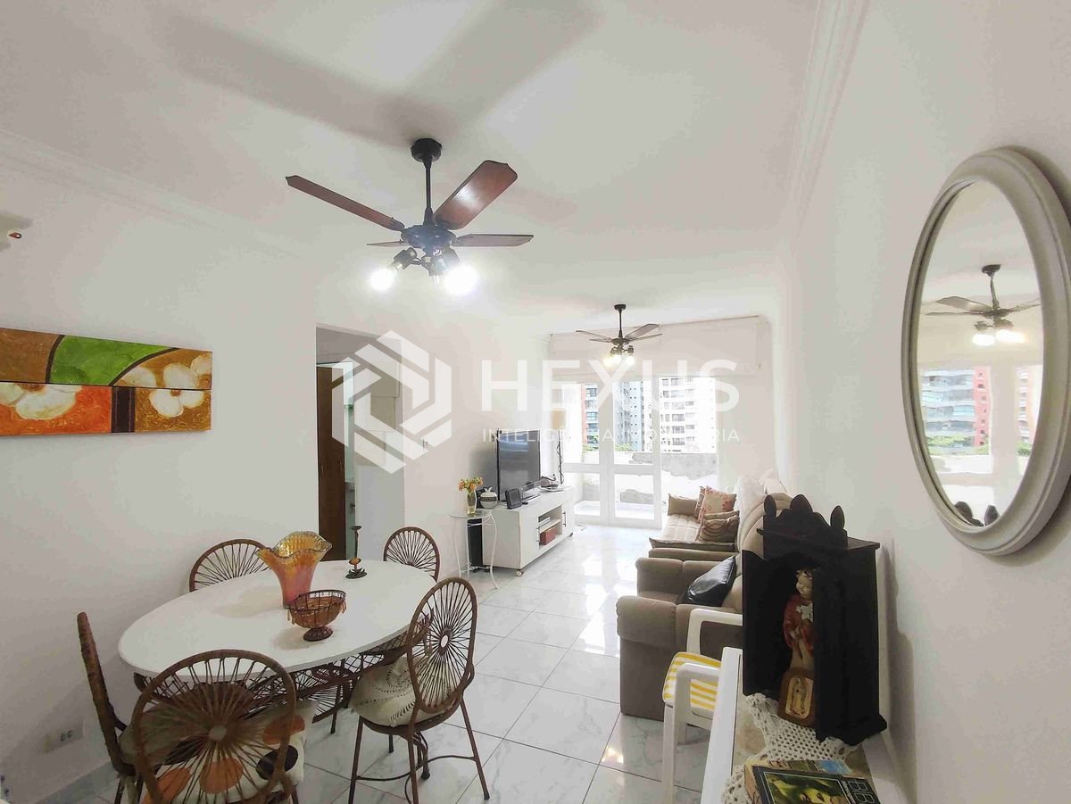 Foto 3 de Apartamento com varanda e vista livre, duas quadras da Praia das Pitangueiras, Guaruja