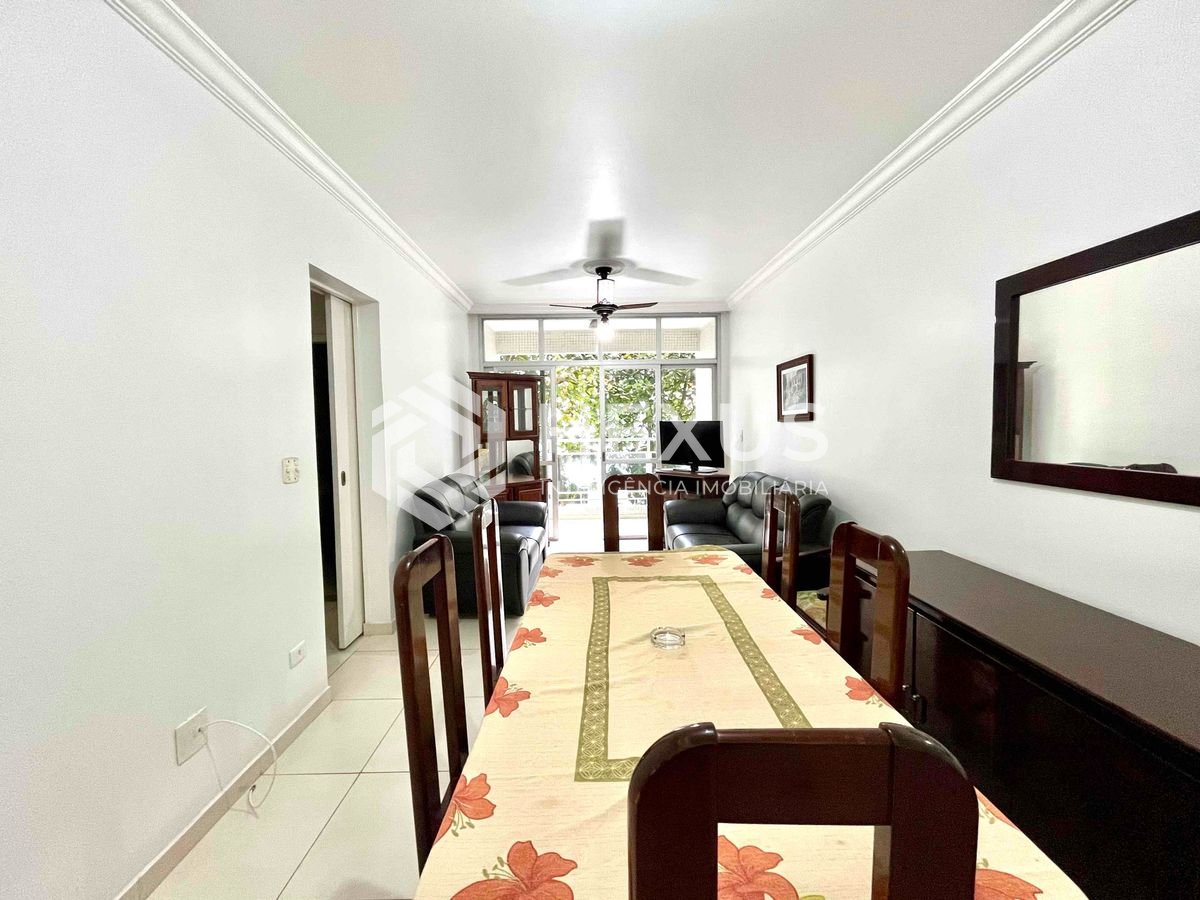 Foto 3 de Apartamento com varanda a uma quadra da Praia das Pitangueiras, Guaruja
