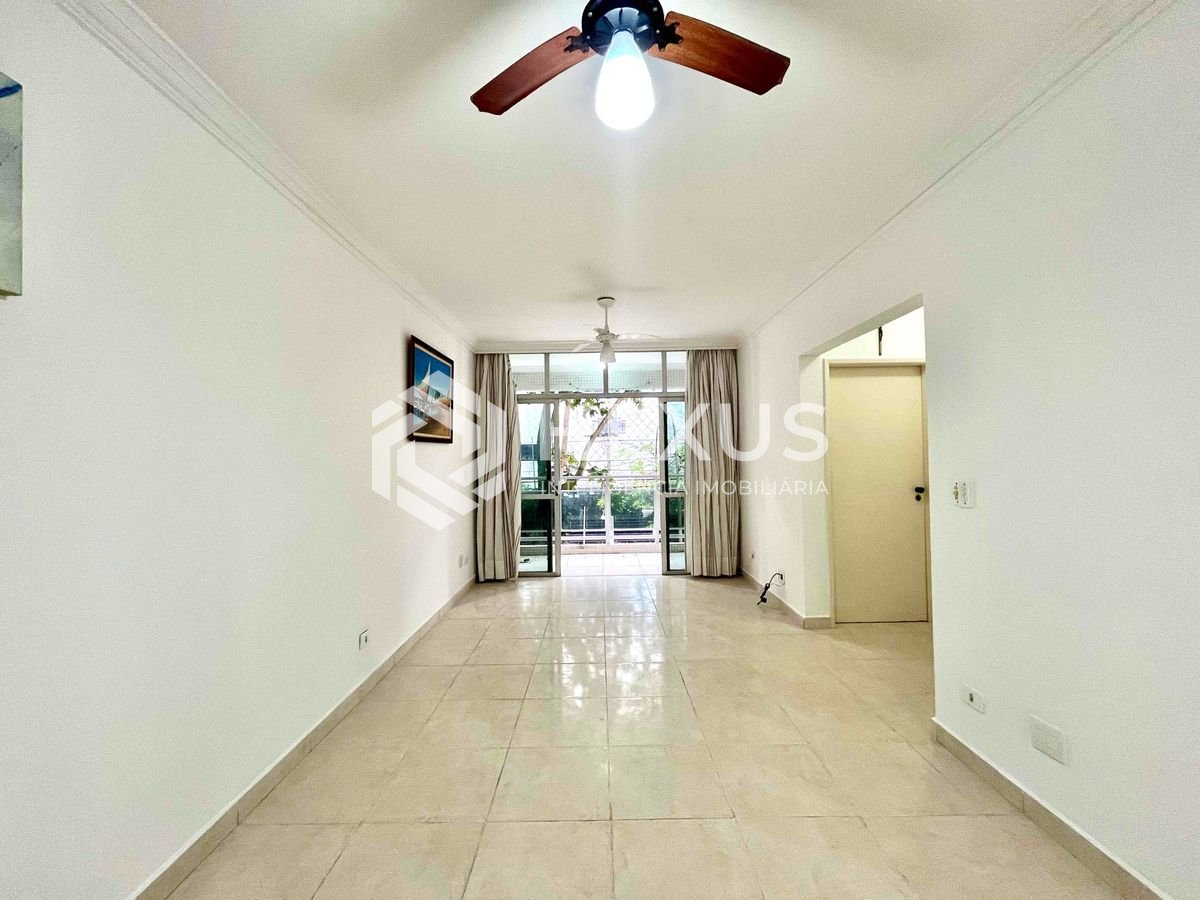 Foto 2 de Apartamento com varanda a uma quadra da Praia das Pitangueiras, Guaruja