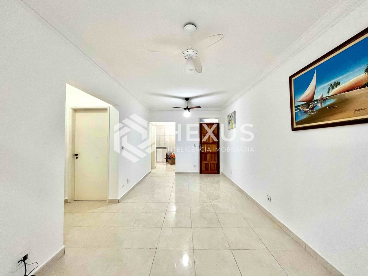 Foto 3 de Apartamento com varanda a uma quadra da Praia das Pitangueiras, Guaruja
