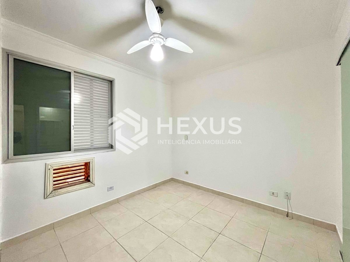 Foto 5 de Apartamento com varanda a uma quadra da Praia das Pitangueiras, Guaruja