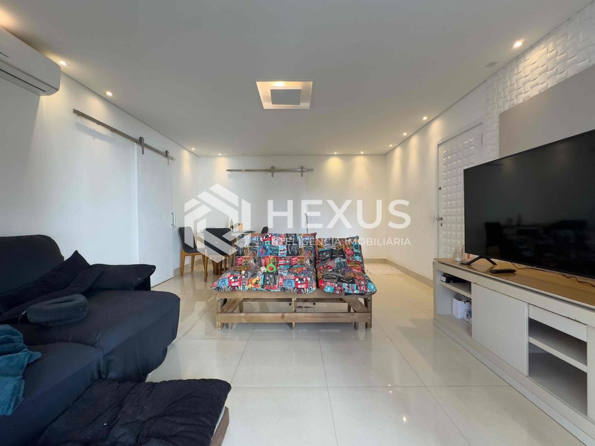 Foto 2 de Apartamento com varanda e lazer a duas quadras da Praia das Pitangueiras, Guaruja