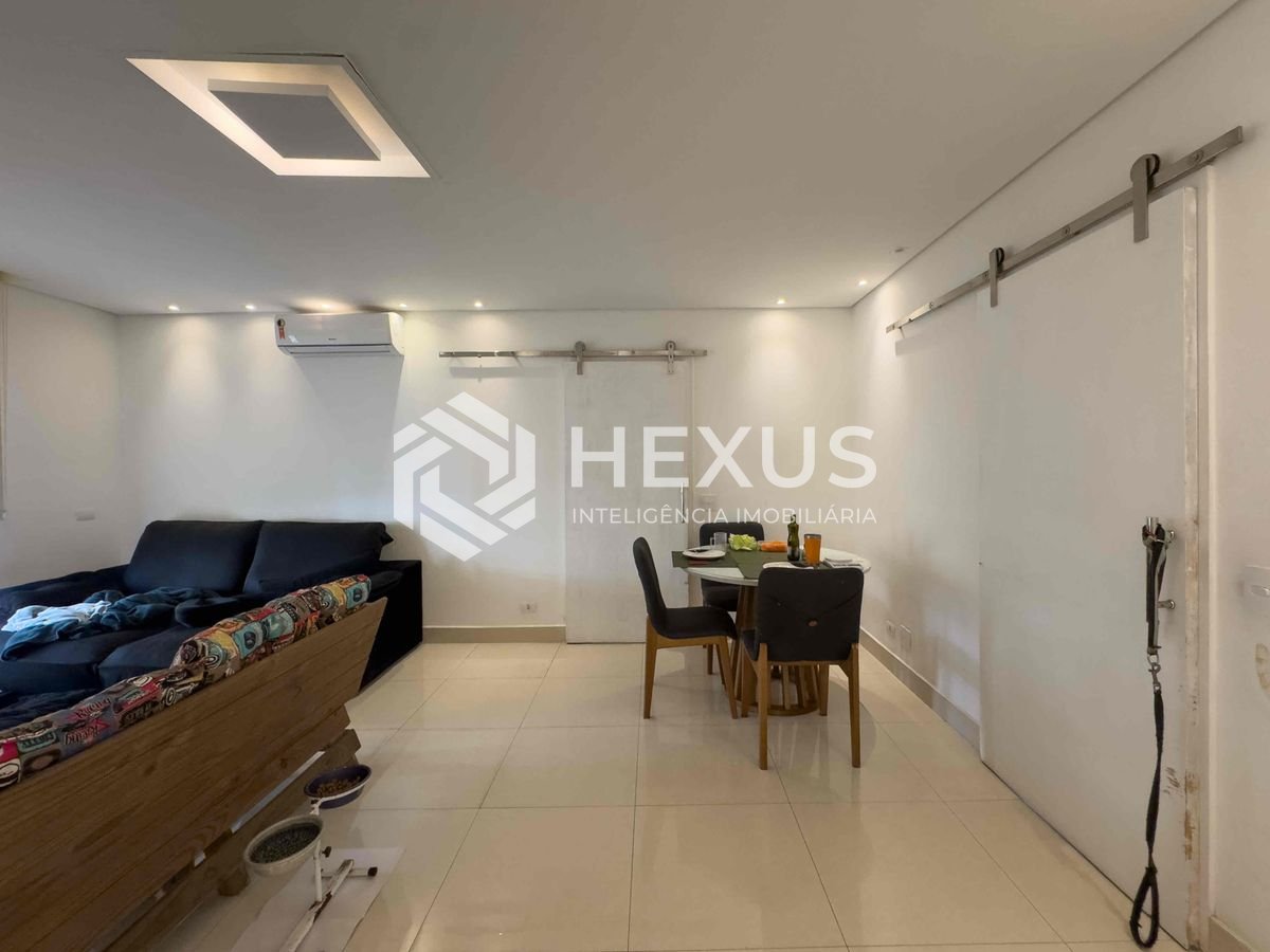 Foto 4 de Apartamento com varanda e lazer a duas quadras da Praia das Pitangueiras, Guaruja