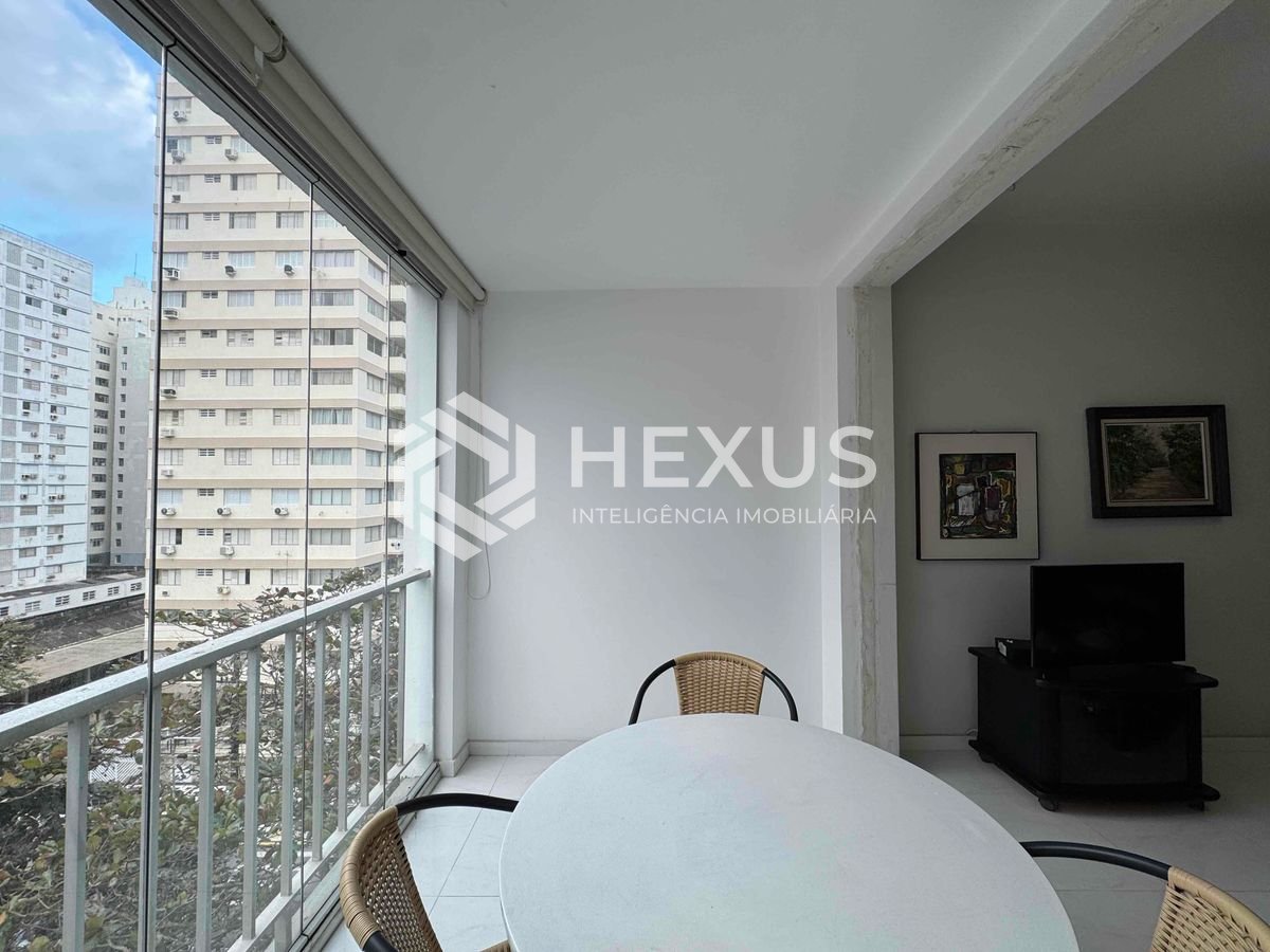 Foto 4 de Apartamento com varanda e vista livre a uma quadra da Praia das Pitangueiras, Guaruja