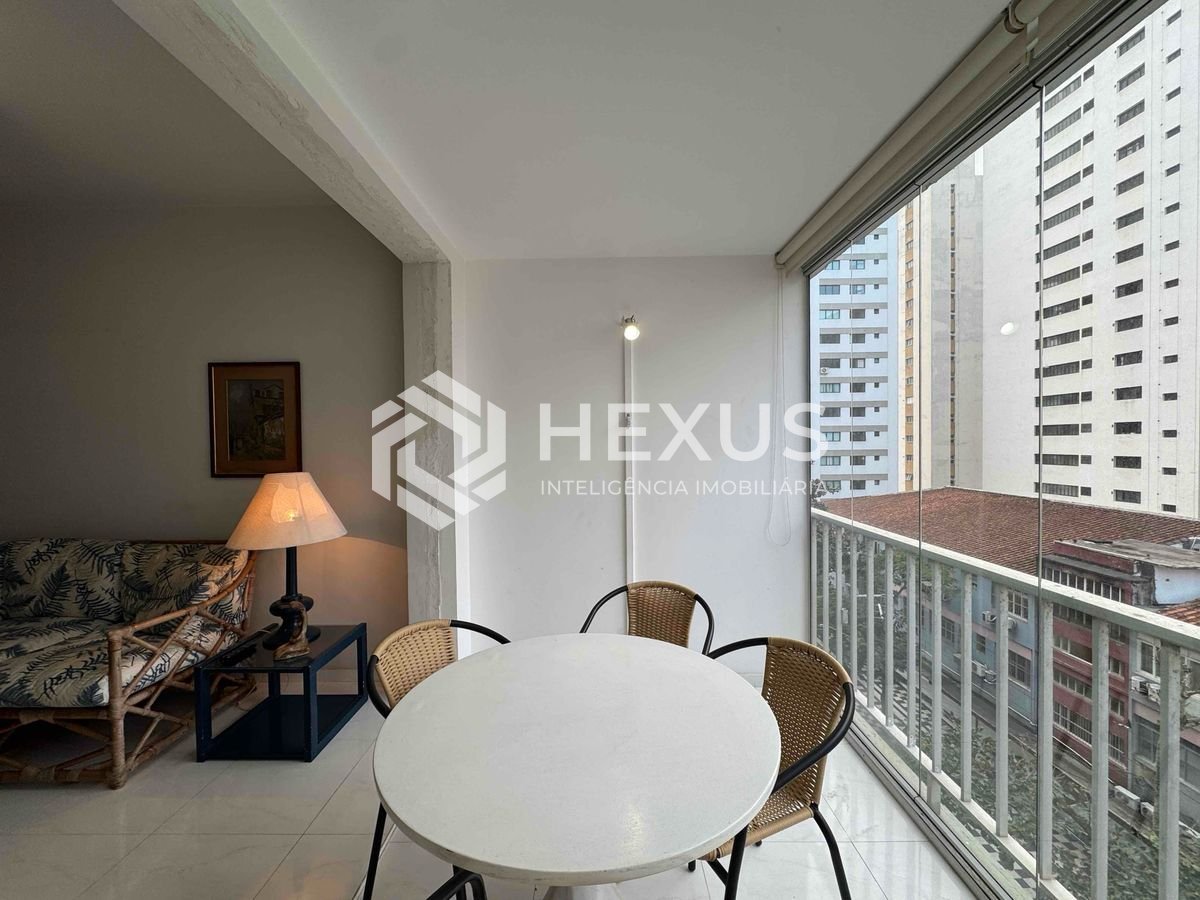 Foto 5 de Apartamento com varanda e vista livre a uma quadra da Praia das Pitangueiras, Guaruja