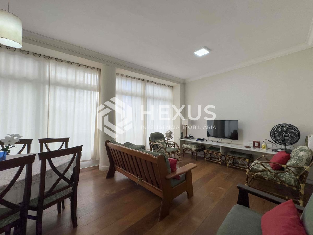 Foto 2 de Apartamento com varanda na quadra mar da Praia das Pitangueiras, Guaruja | Hexus