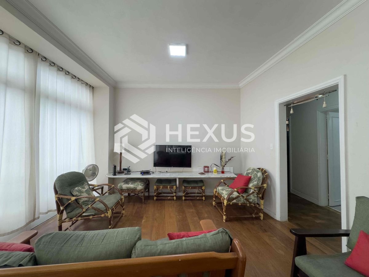 Foto 3 de Apartamento com varanda na quadra mar da Praia das Pitangueiras, Guaruja | Hexus