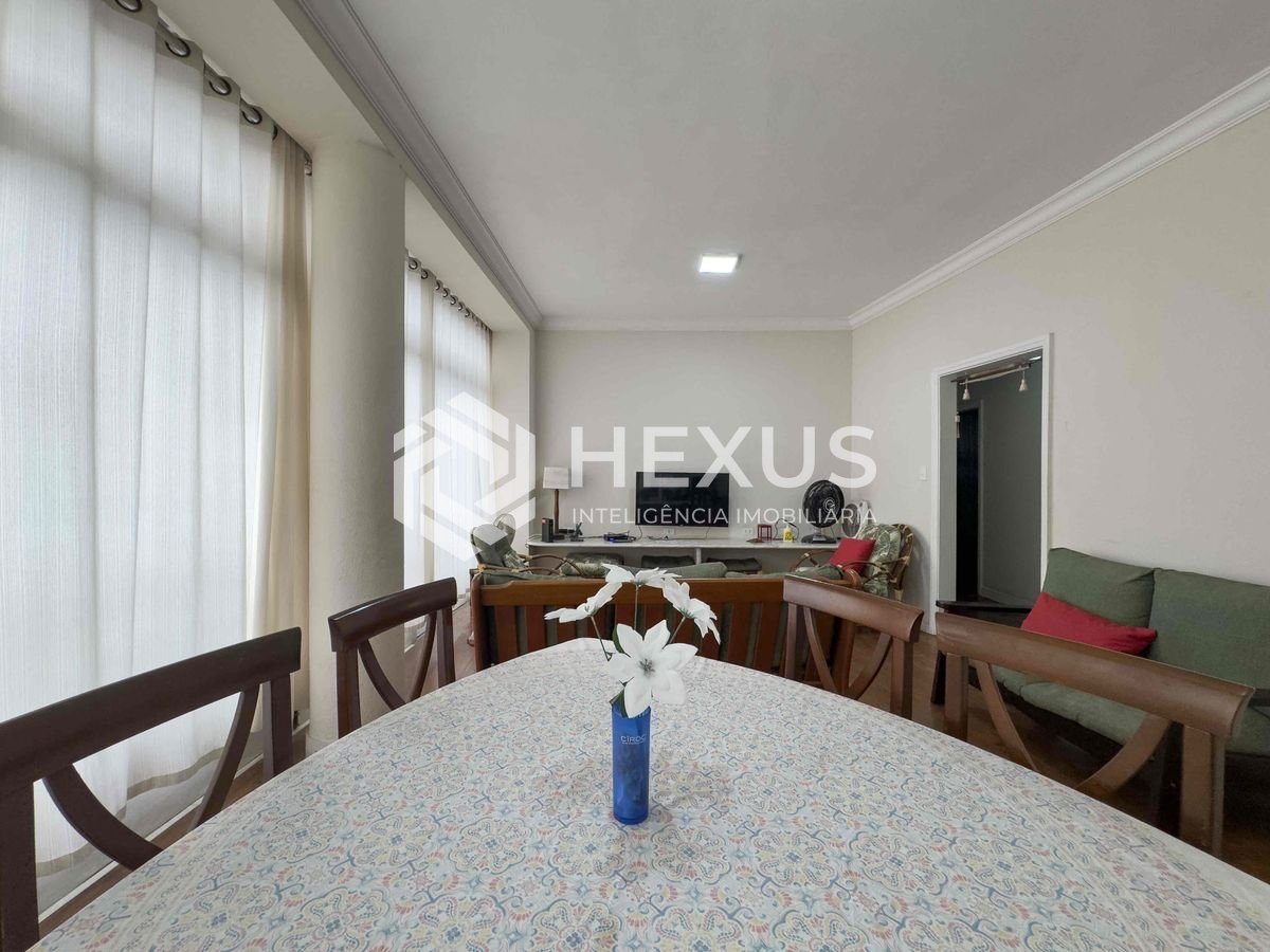 Foto 4 de Apartamento com varanda na quadra mar da Praia das Pitangueiras, Guaruja | Hexus
