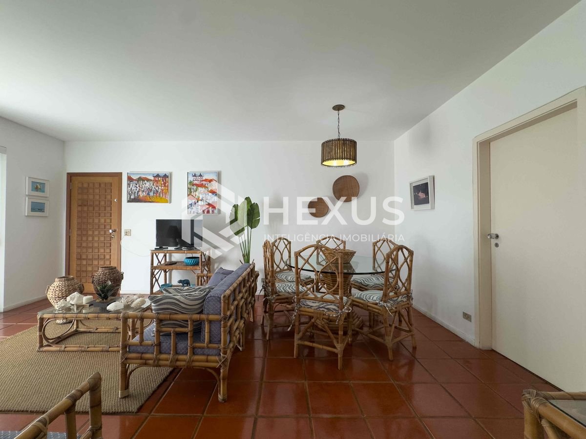 Foto 2 de Apartamento com varanda a duas quadras da Praia das Pitangueiras, Guaruja - Hexus