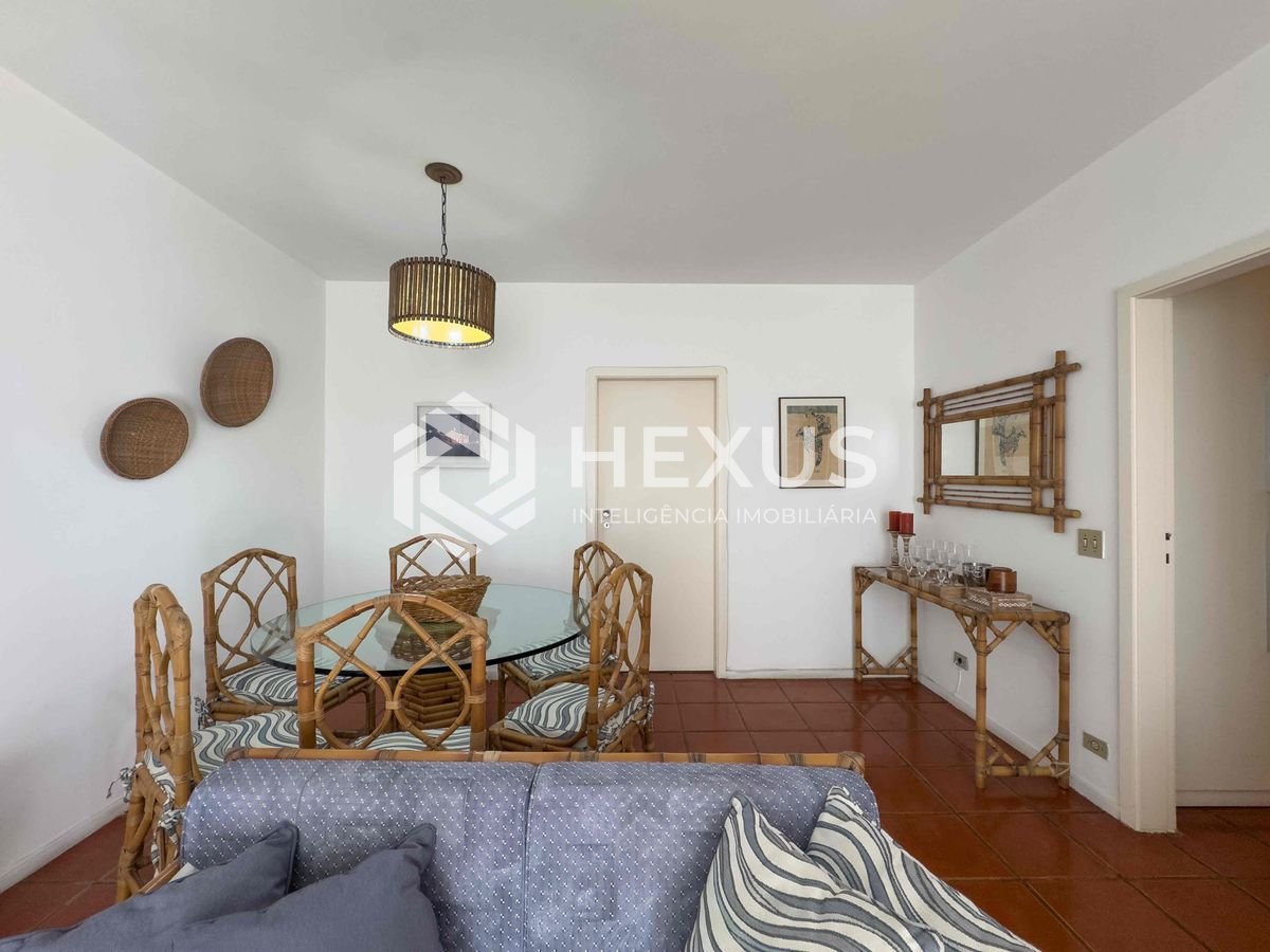Foto 3 de Apartamento com varanda a duas quadras da Praia das Pitangueiras, Guaruja - Hexus